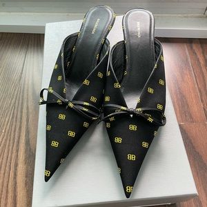 Balenciaga stain black kitten heel with yellow printed BB logo size 38 brand new
